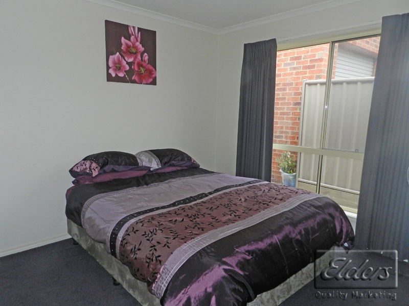 8 Queen Street, Kangaroo Flat VIC 3555