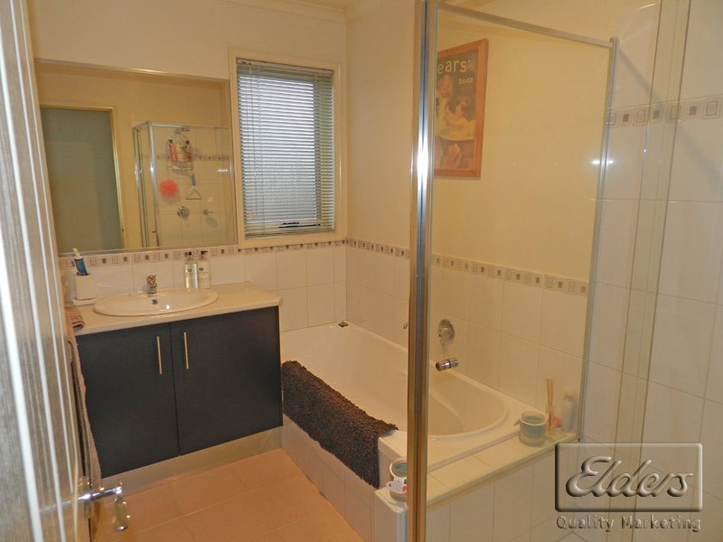 8 Queen Street, Kangaroo Flat VIC 3555