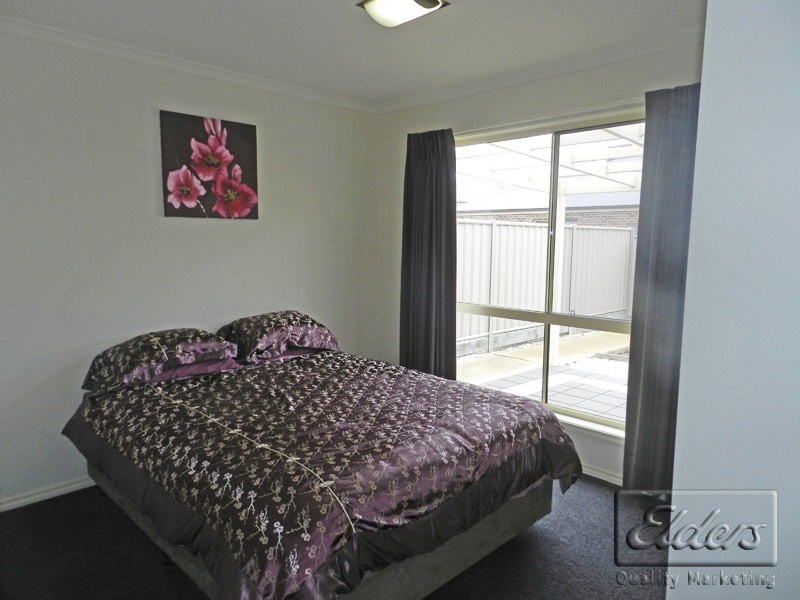 8 Queen Street, Kangaroo Flat VIC 3555