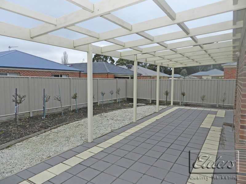 8 Queen Street, Kangaroo Flat VIC 3555