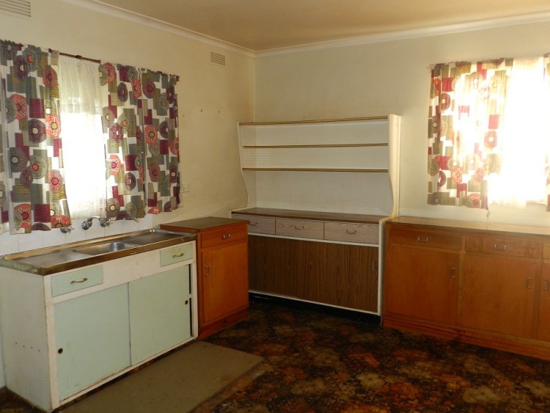 13 Watson Ave, Eaglehawk VIC 3556