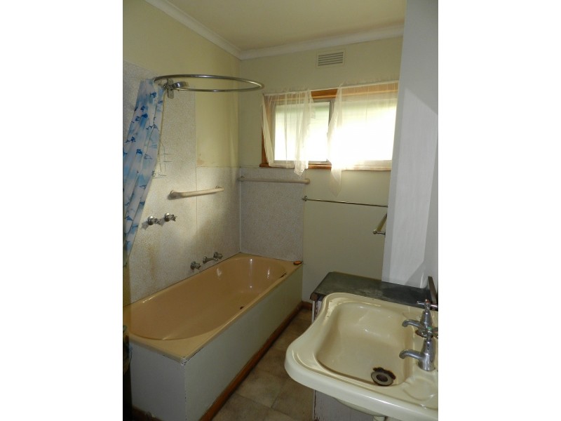 13 Watson Ave, Eaglehawk VIC 3556