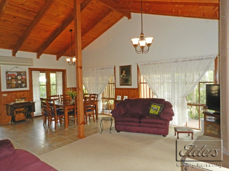 19 Raglan Place West, Axedale VIC 3551