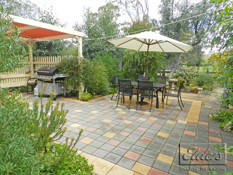 19 Raglan Place West, Axedale VIC 3551