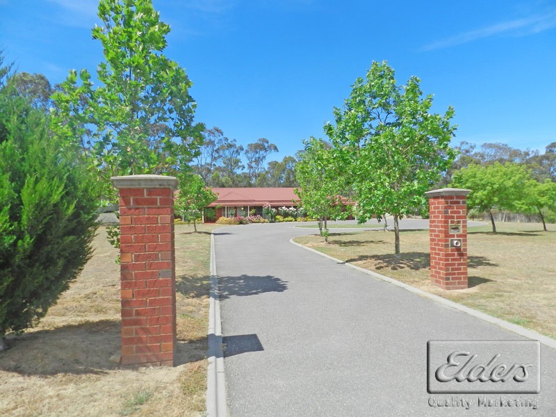 8 Cooper Grove, Strathfieldsaye VIC 3551