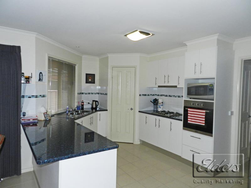 8 Queen Street, Kangaroo Flat VIC 3555