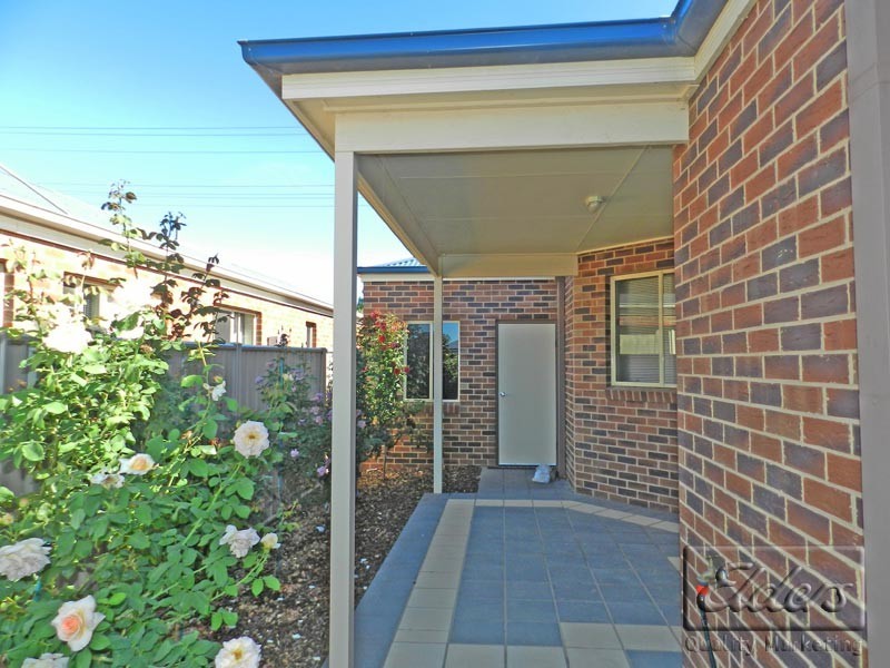8 Queen Street, Kangaroo Flat VIC 3555