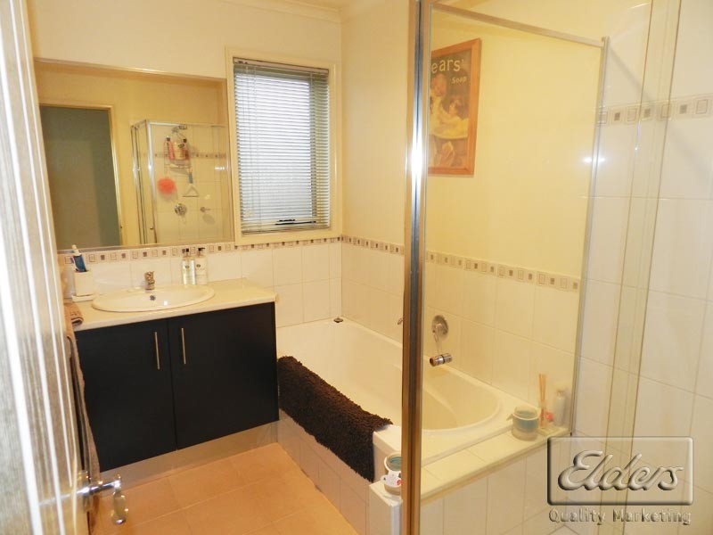 8 Queen Street, Kangaroo Flat VIC 3555