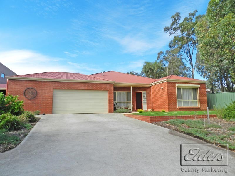 33 Cousins Street, Strathdale VIC 3550