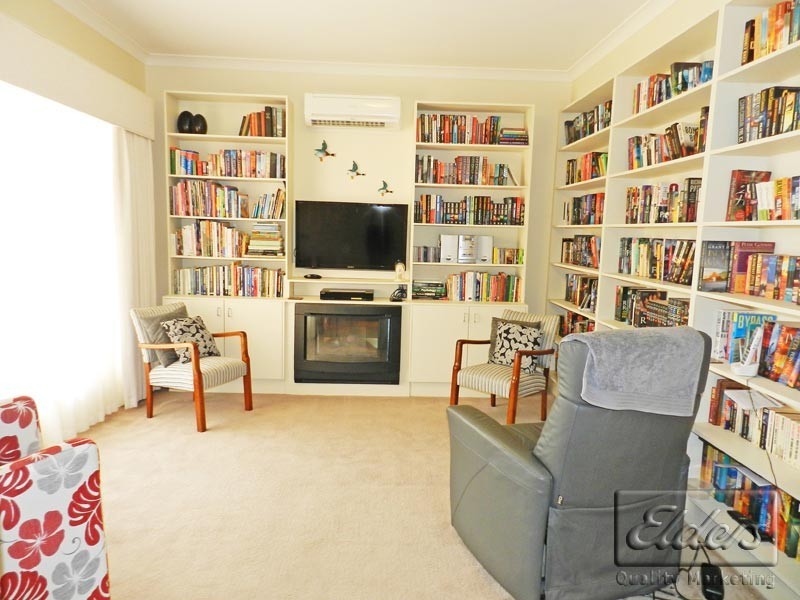 33 Cousins Street, Strathdale VIC 3550