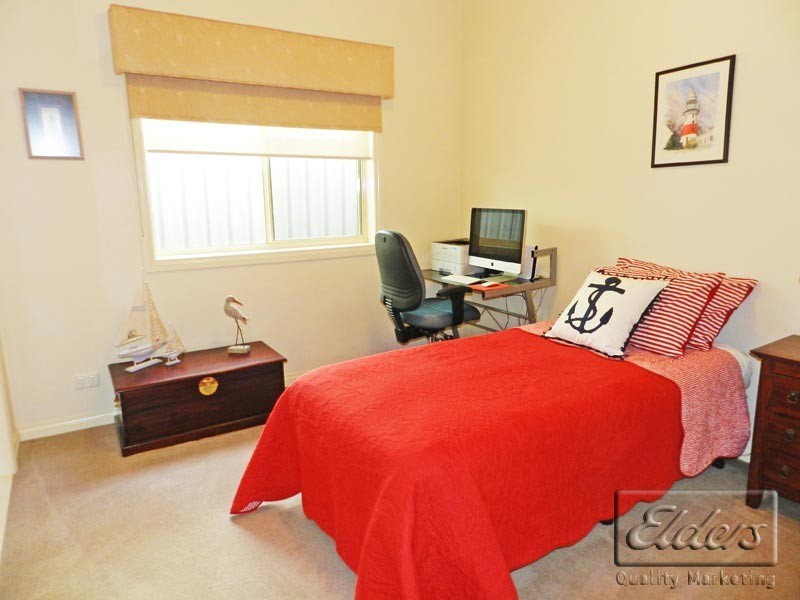 33 Cousins Street, Strathdale VIC 3550