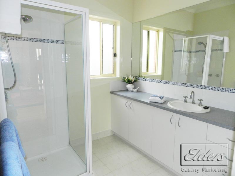 33 Cousins Street, Strathdale VIC 3550