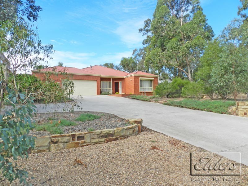 33 Cousins Street, Strathdale VIC 3550