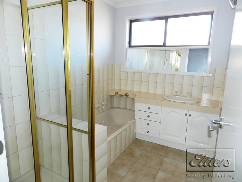 24 William Drive, Kangaroo Flat VIC 3555