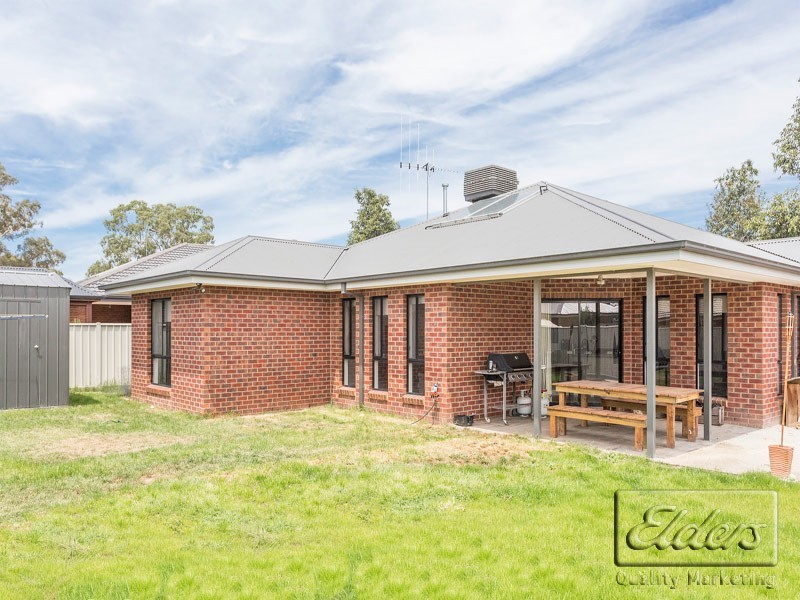 6 Arinya Close, Ascot VIC 3551