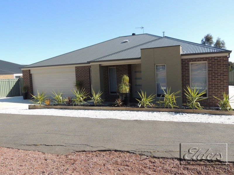 28 Highland Way, Maiden Gully VIC 3551