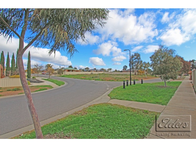 11 Westwood Drive, California Gully VIC 3556