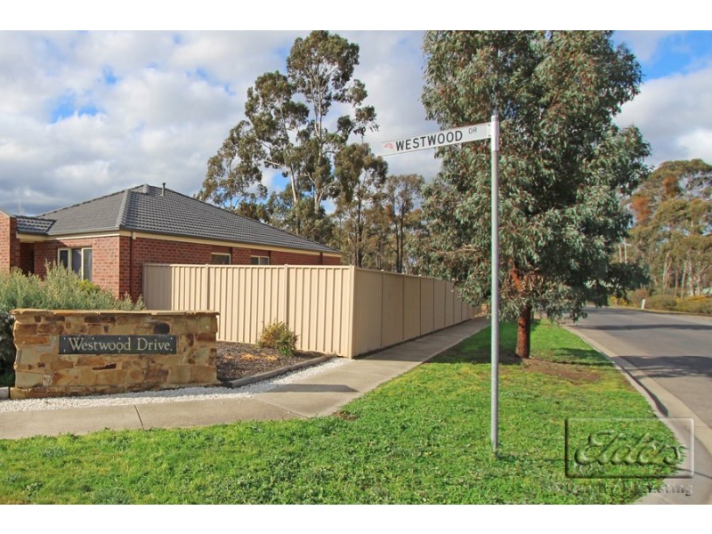 11 Westwood Drive, California Gully VIC 3556