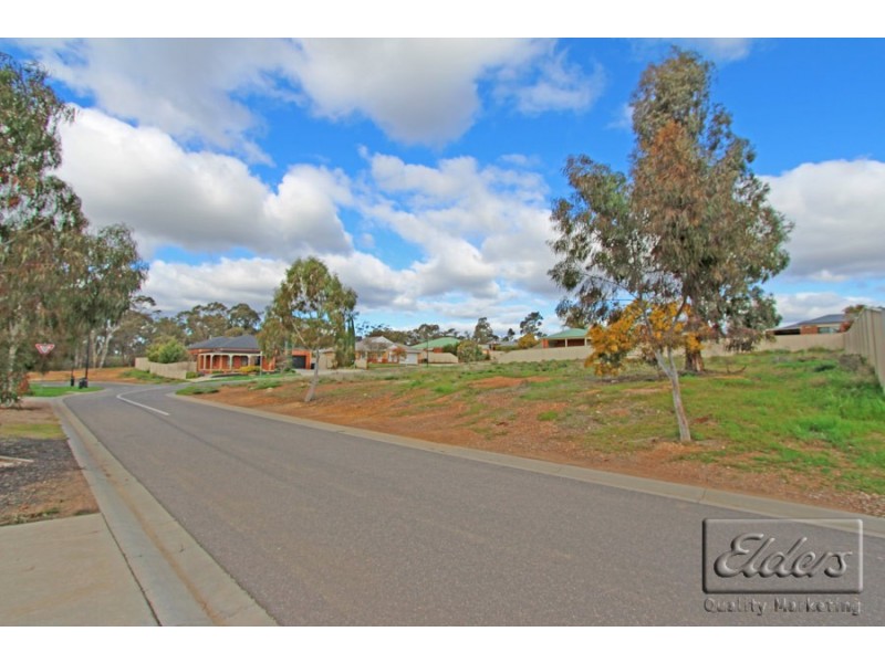 11 Westwood Drive, California Gully VIC 3556