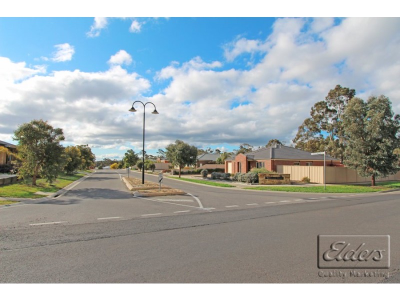 11 Westwood Drive, California Gully VIC 3556