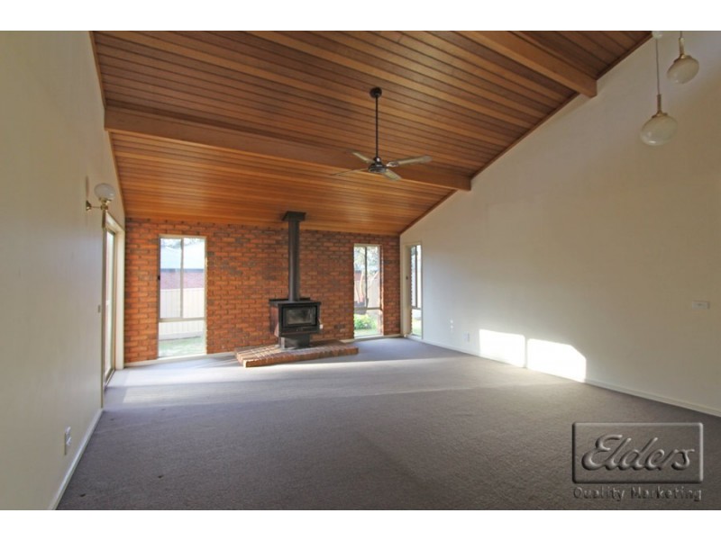 15 Clay Gully Court, Maiden Gully VIC 3551