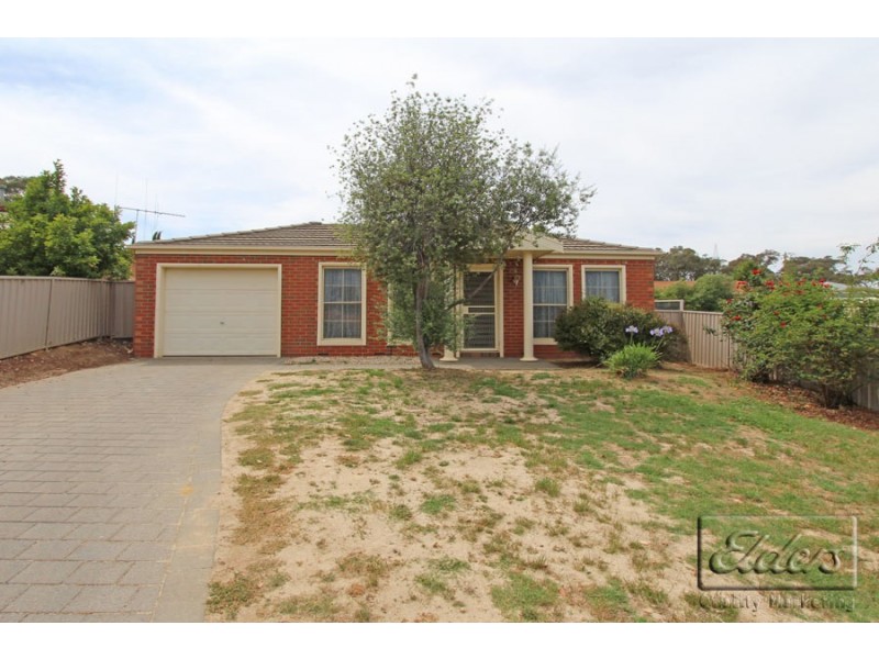8 Sunrise Court, Strathdale VIC 3550