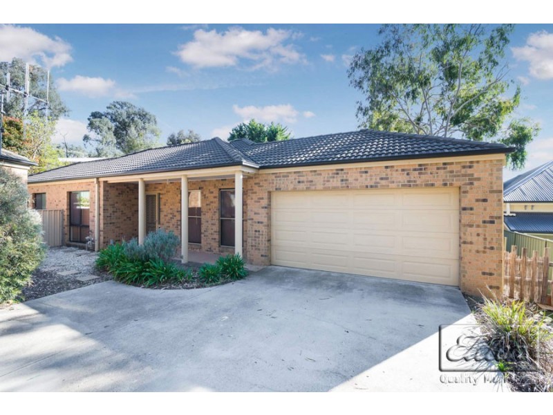 2/2 Greenwood Drive, Strathdale VIC 3550