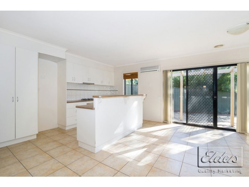 2/2 Greenwood Drive, Strathdale VIC 3550