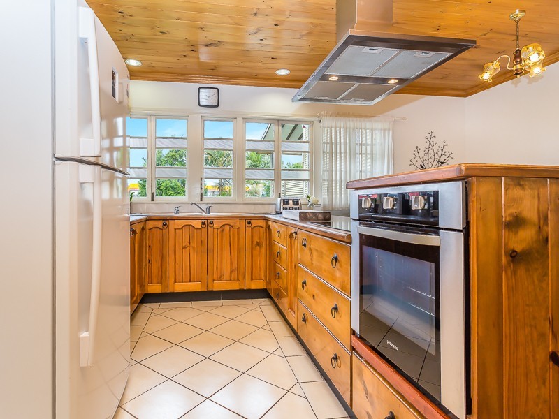 6 Thomas Street, Clontarf QLD 4019