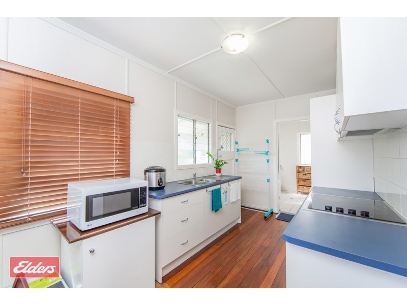 390 OXLEY AVENUE, Redcliffe QLD 4020