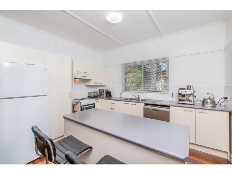 1 BAYVIEW TERRACE, Clontarf QLD 4019