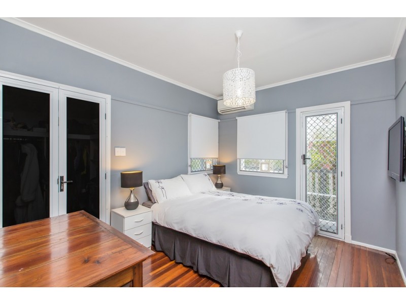 1 BAYVIEW TERRACE, Clontarf QLD 4019