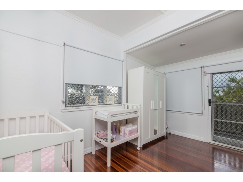 1 BAYVIEW TERRACE, Clontarf QLD 4019