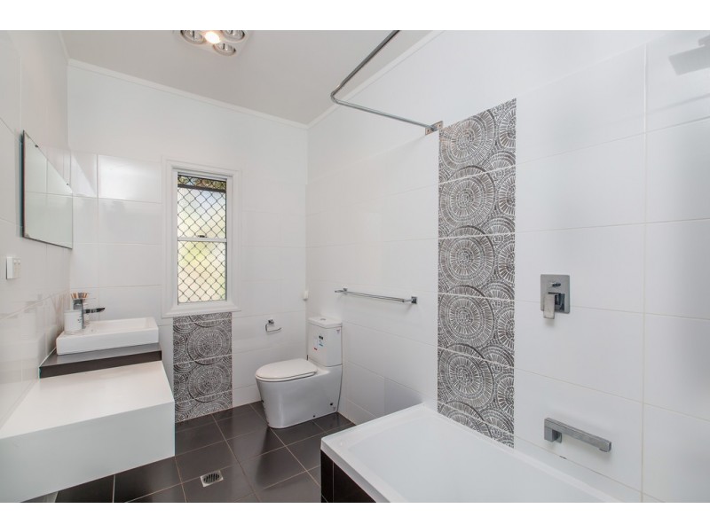 1 BAYVIEW TERRACE, Clontarf QLD 4019