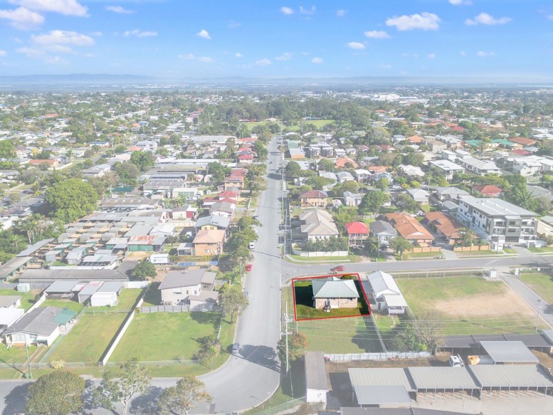 2 Percy Street, Redcliffe QLD 4020