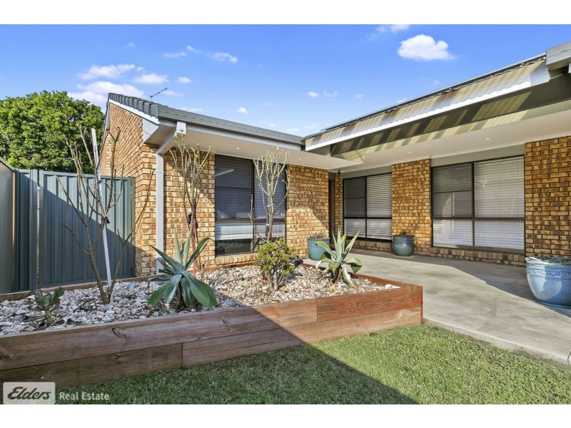 8 Newport Drive, Newport QLD 4020