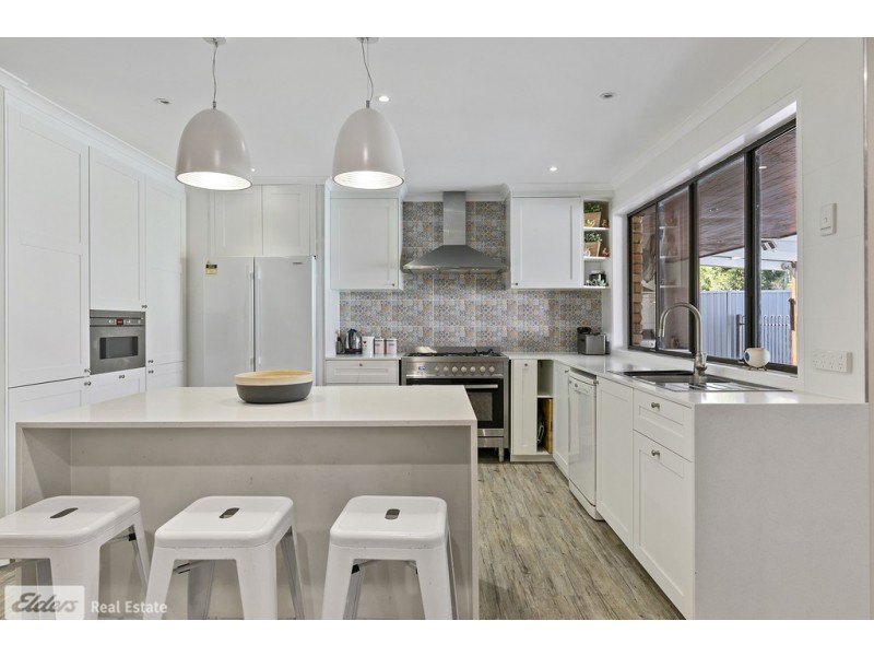 8 Newport Drive, Newport QLD 4020