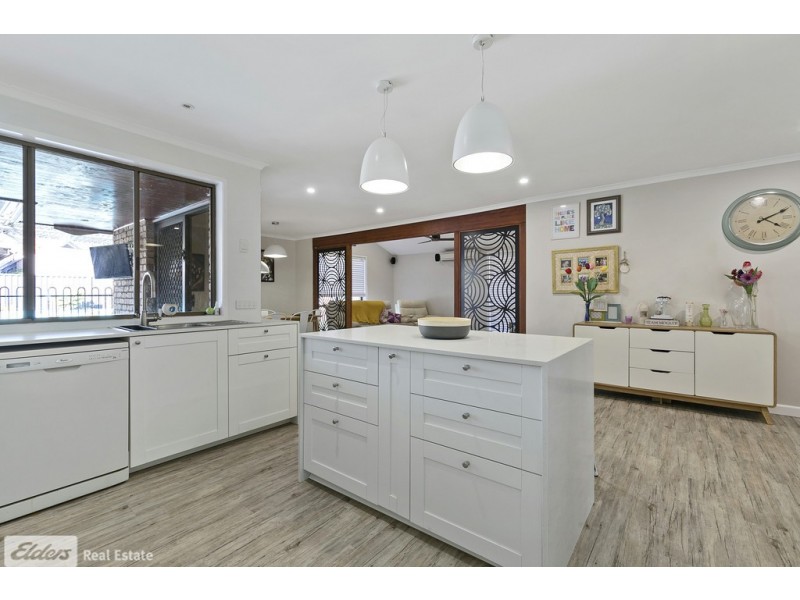8 Newport Drive, Newport QLD 4020
