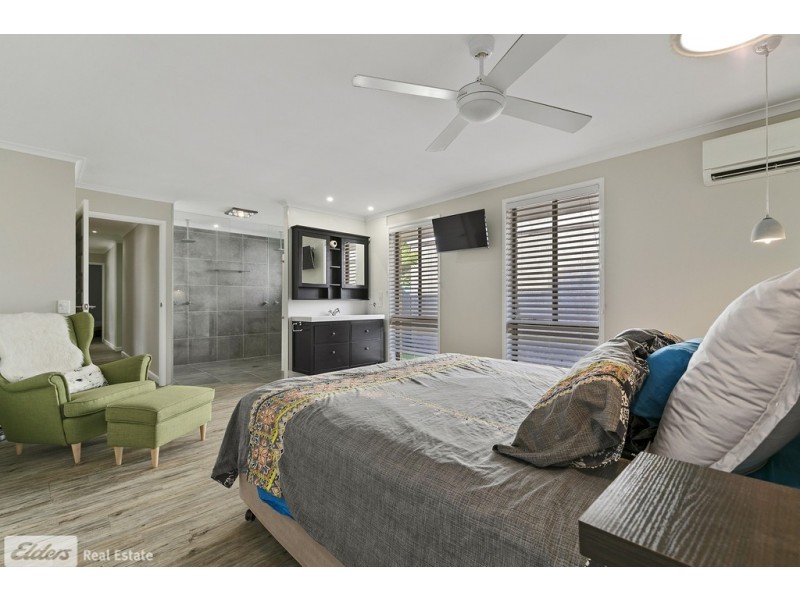 8 Newport Drive, Newport QLD 4020