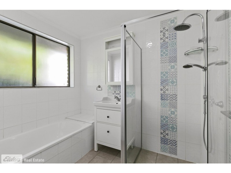 8 Newport Drive, Newport QLD 4020
