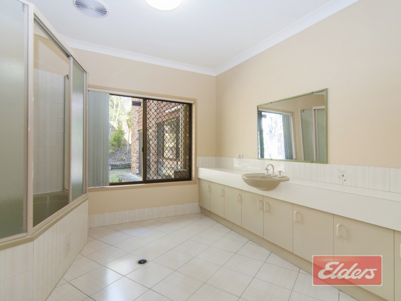16 DORSET DRIVE (7 Essex Close), Springwood QLD 4127