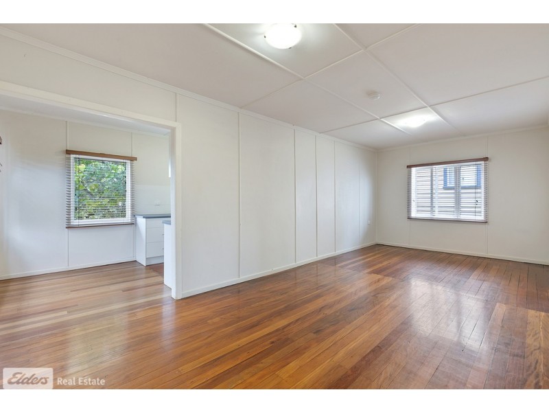 390 Oxley Avenue, Redcliffe QLD 4020