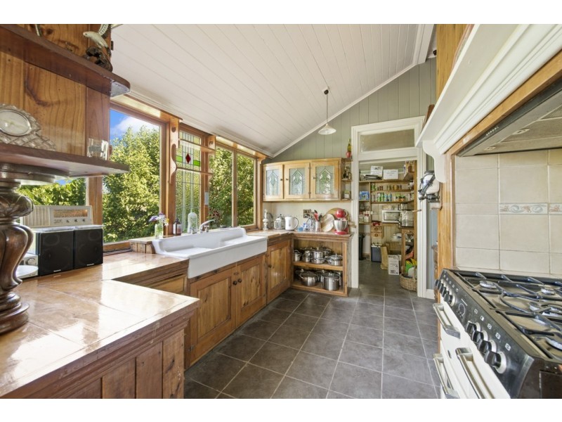 345 BUNYA MOUNTAINS ROAD, Kaimkillenbun QLD 4406