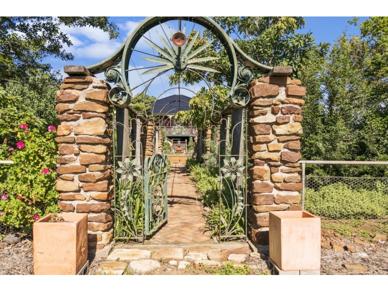 345 BUNYA MOUNTAINS ROAD, Kaimkillenbun QLD 4406