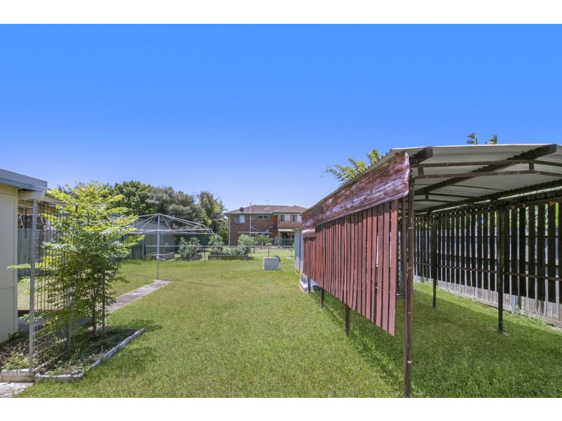 8 Bramble Street, Woody Point QLD 4019