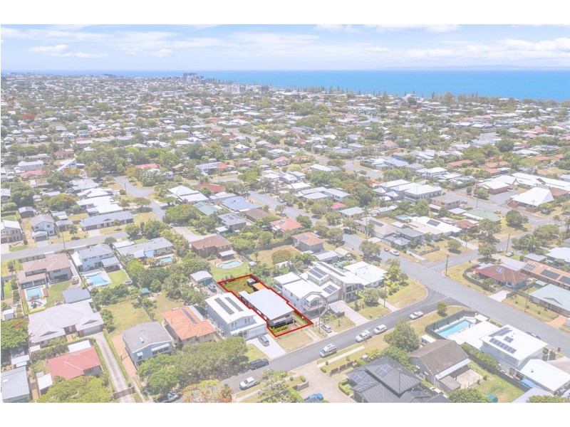 8 Bramble Street, Woody Point QLD 4019