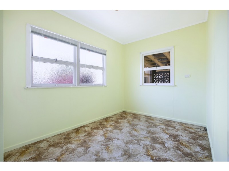 8 Bramble Street, Woody Point QLD 4019