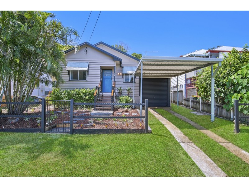 74 McLennan Street, Woody Point QLD 4019