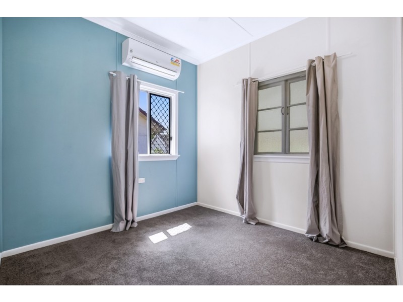 74 McLennan Street, Woody Point QLD 4019