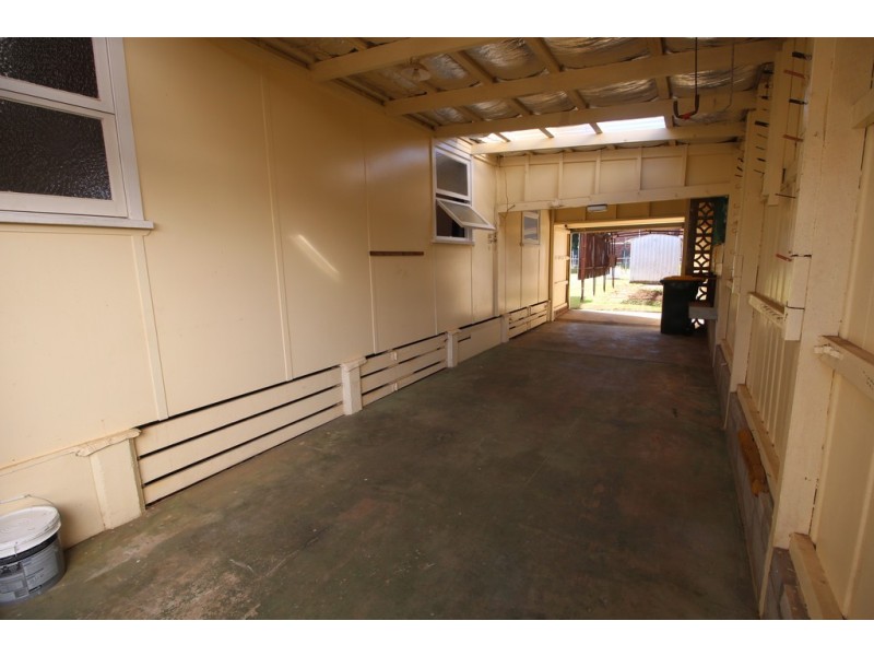 8 Bramble Street, Woody Point QLD 4019